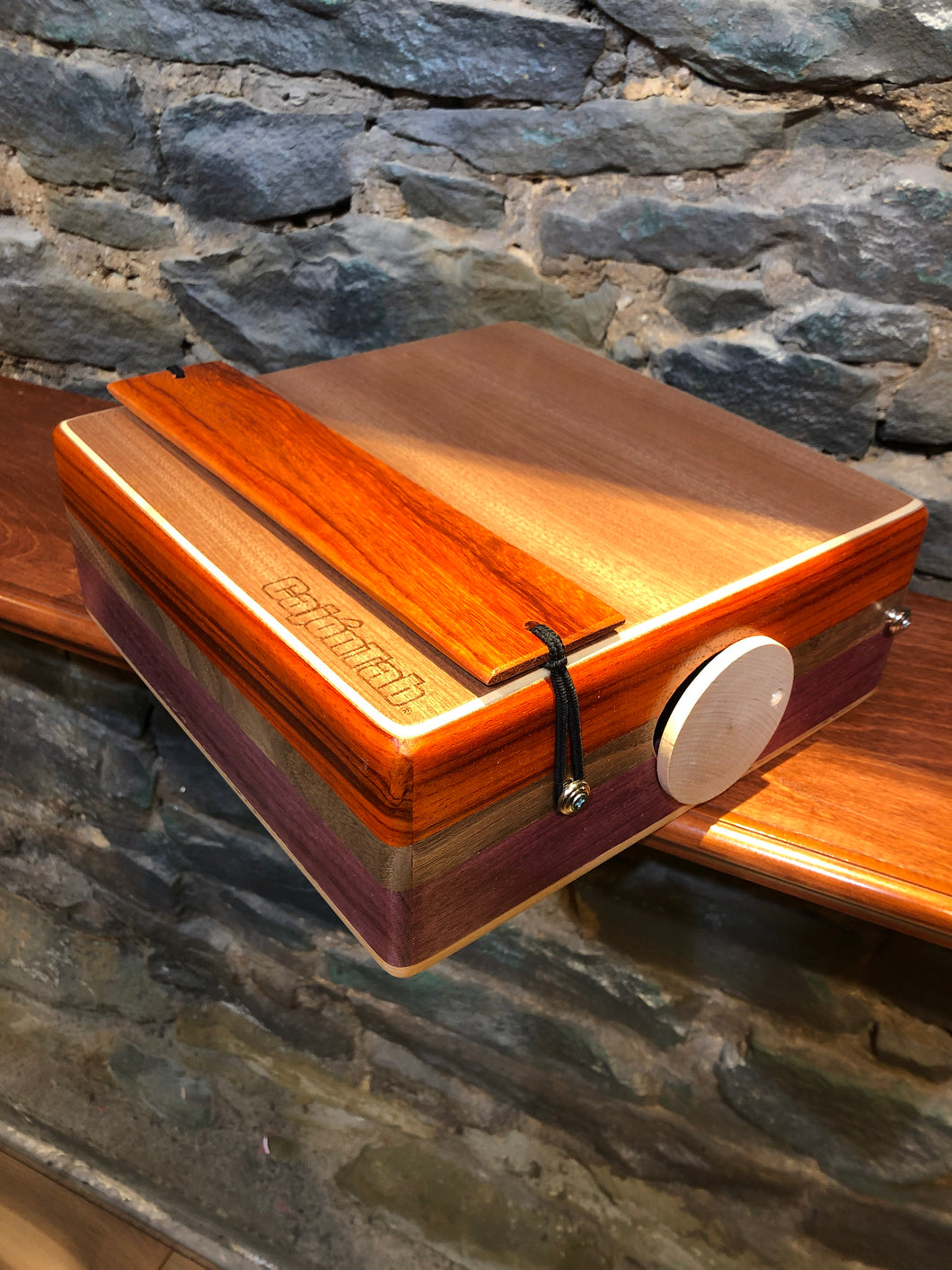 CajonTab Pro Series de 12”: Corazón Púrpura, nogal y padauk