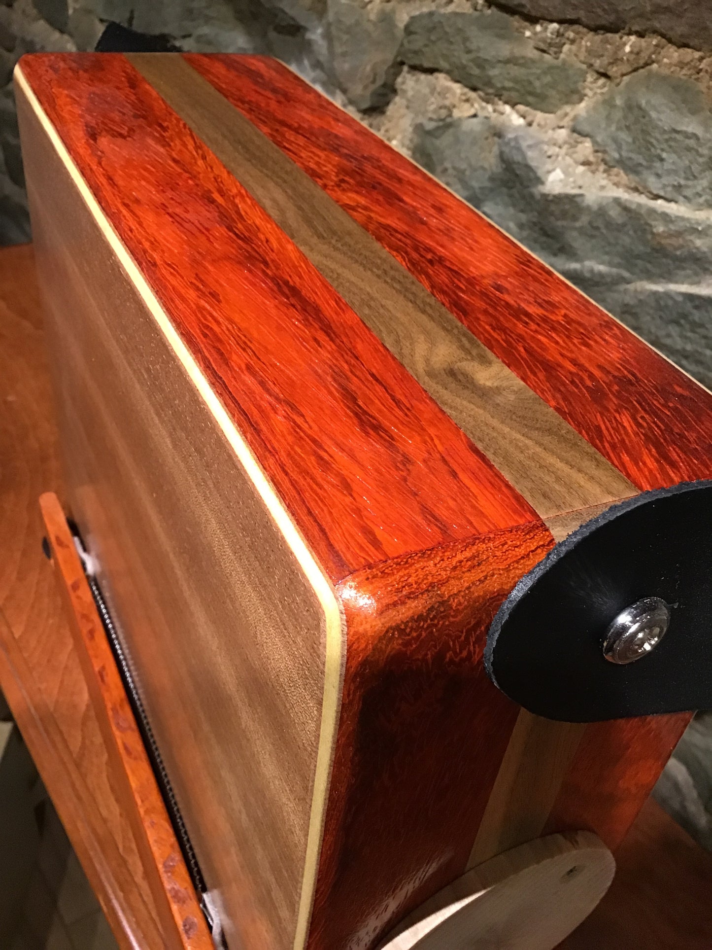 CajonTab Pro Series de 12” - Padauk y nogal