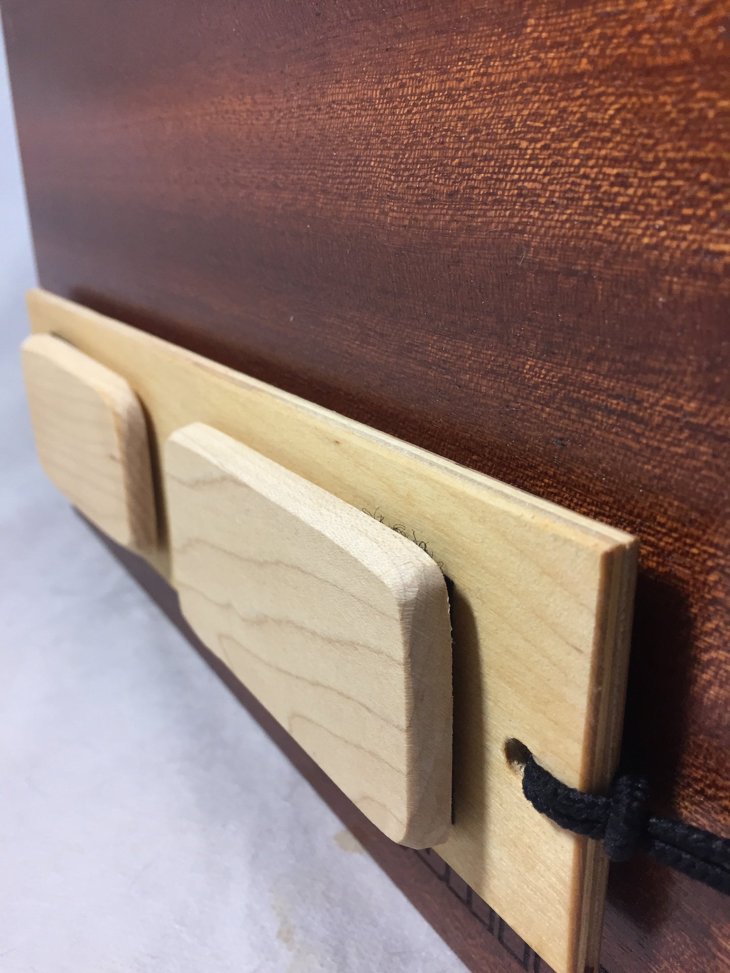 CajonTab®️ Jumbo de 12” con caja de clic de arce duro