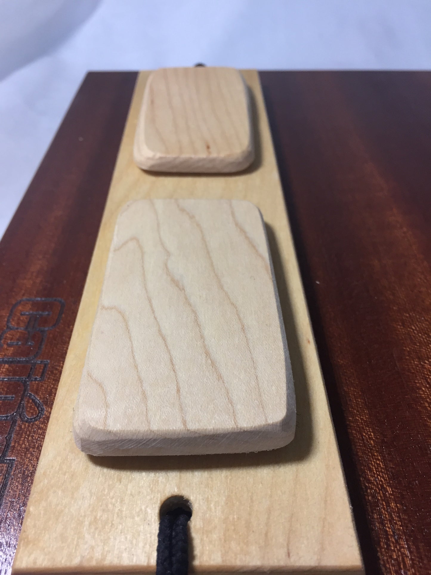 CajonTab®️ Jumbo de 12” con caja de clic de arce duro