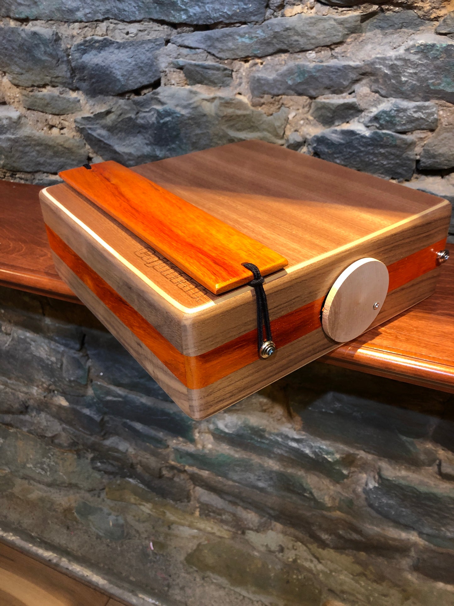 CajonTab Pro Series de 12” - Nogal y Padauk